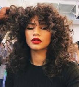 Poza 22. - Alege din coafurile Zendaya