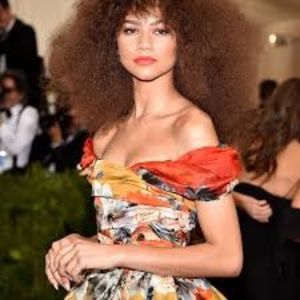 Poza 24. - Alege din coafurile Zendaya