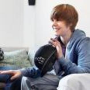 Justin_Bieber_1260102813_0 - JUSTIN BIEBER