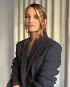 *il imbratiseaza*Ai dreptate, am reactionat prea impulsiv cu Adi...am avut si noi varsta lui :) cat - episodul 81