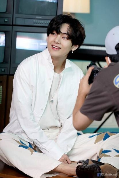 bts (24) - Bts B E