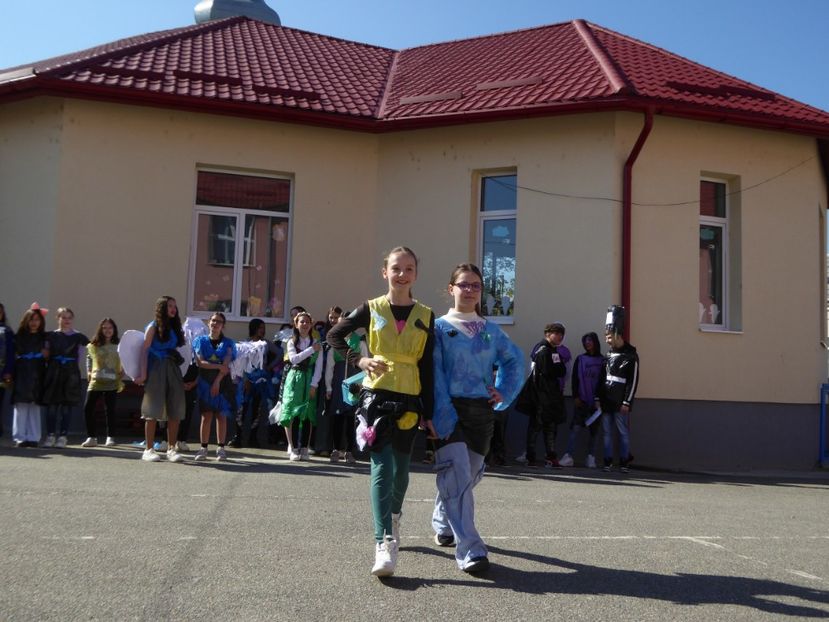 P1180284 - Caravana Reciclarii Creative