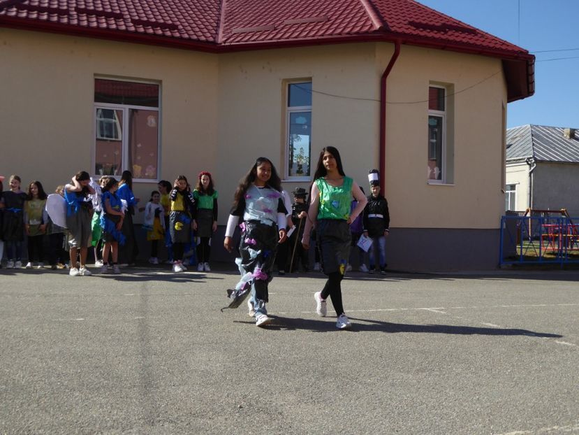 P1180288 - Caravana Reciclarii Creative