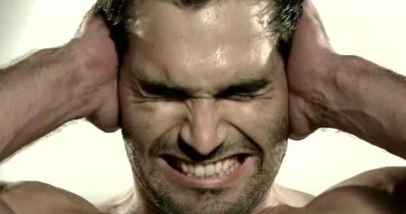 *bate in usa cu un ciomag* Deschide fwtuti sarmalele ma-;;tii Ezra - episodul 83