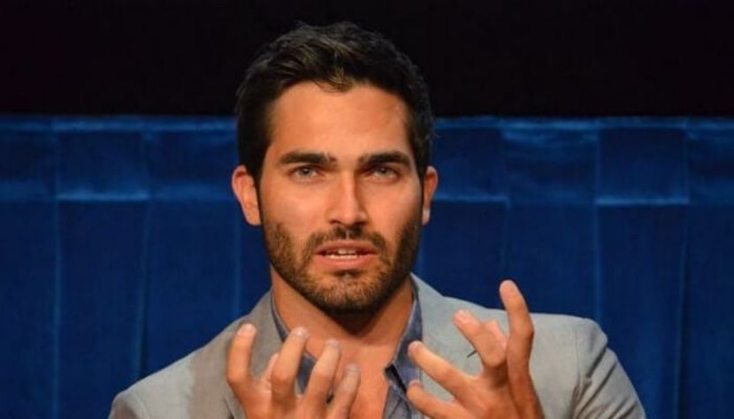 : *era ținut de ambele mâini de către Leuștean* Intru la pușcărie da tu nu mai scapi, nemer#nicule ! - episodul 83