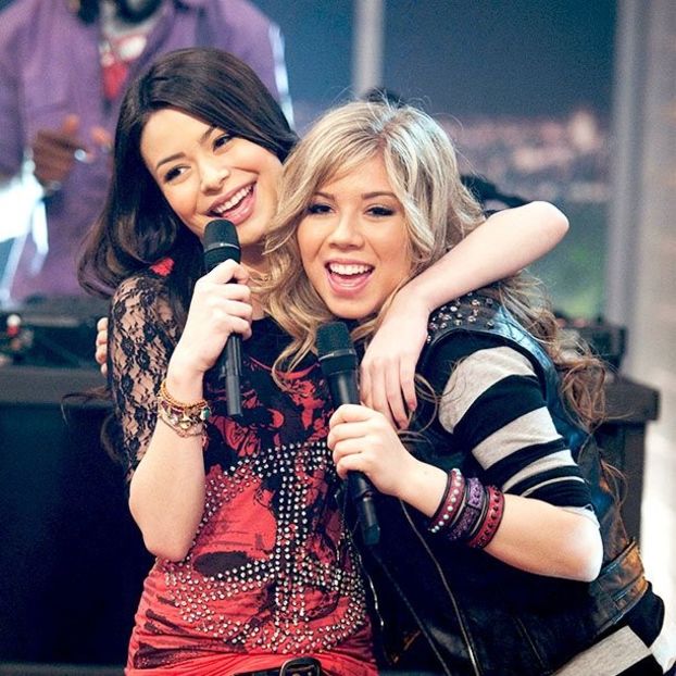 Carly. - Alege dintre prietenele lui Sam