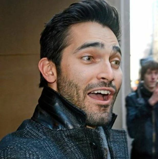 *ii da bluza* Pune-o pe tine, sa nu răcești ;) asta spun :)))) sau du-te la Ezra sa te rezolve0 - episodul 84