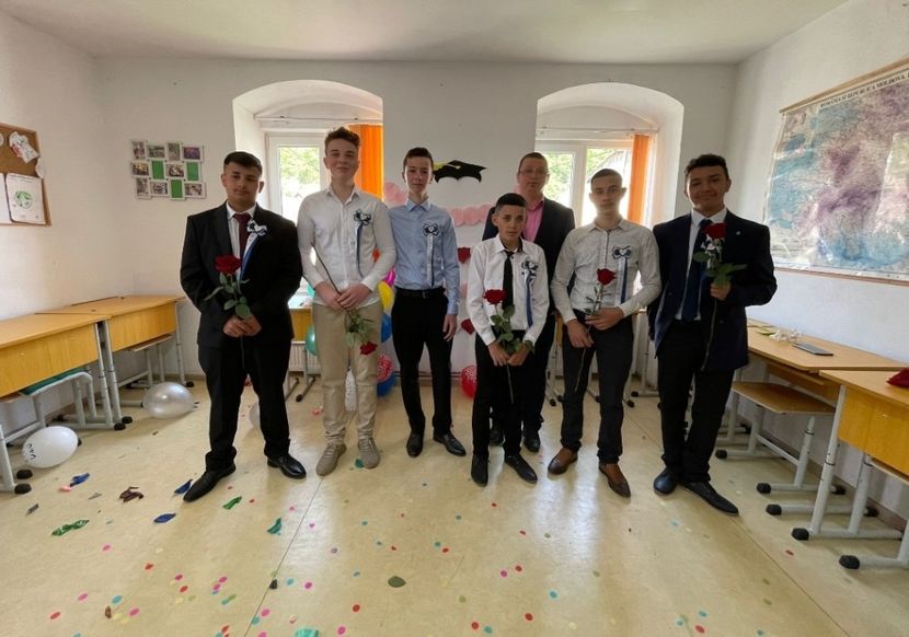 Screenshot_20240521-194245_WhatsApp - 2024 Promotii cls 8ap