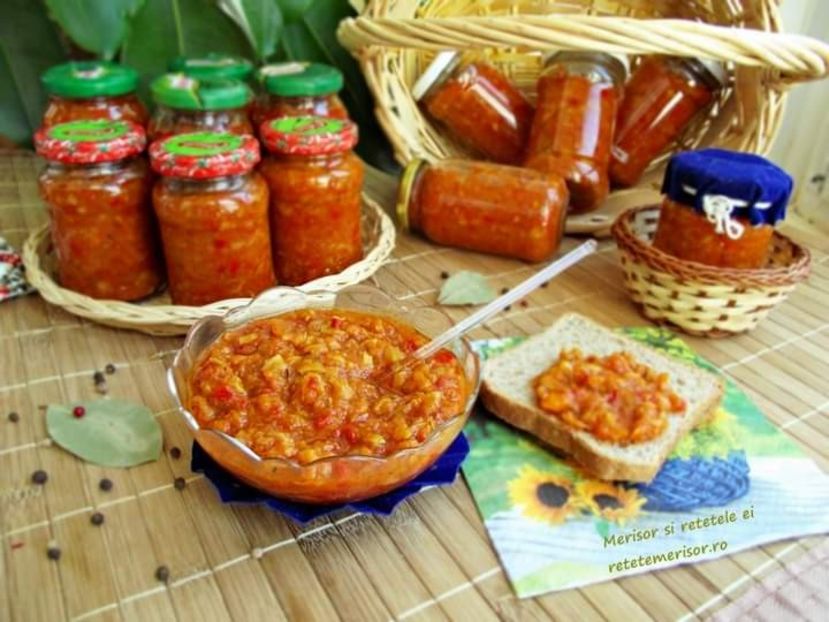  - Zacusca de fasole verde cu dovlecei si ardei copti