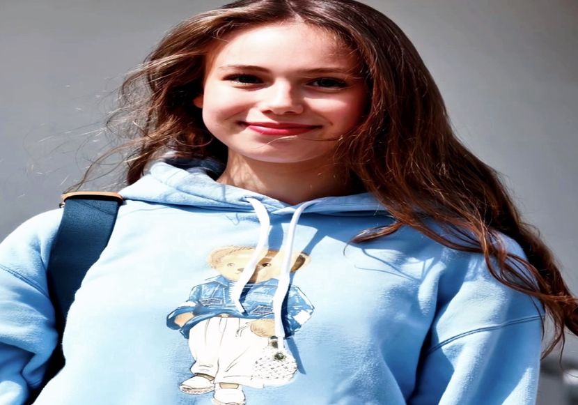 ♥ Ely93 got Lily, Oscar`s gf ♥ - i d like a cheeseburger please large fries and a Cosmo - CB