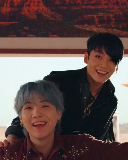  - - 6 - Hello BTS !