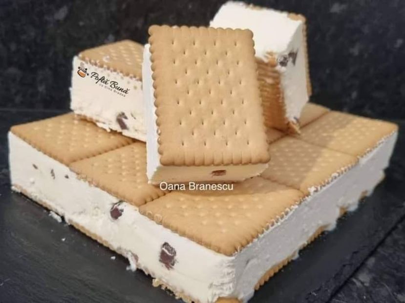 - Inghetata sandwich cu vanilie si picaturi de ciocolata