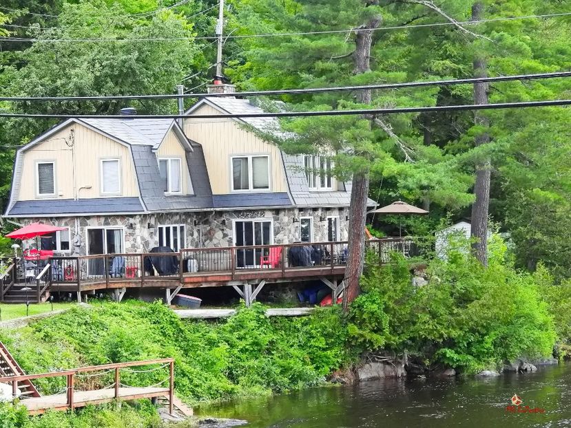 House on the Gatineau River shore in Wakefield, ON - M - CITYS - ORASE - PLACES