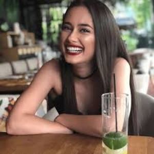 Oana Carmaciu - Alege din mai multe vedete