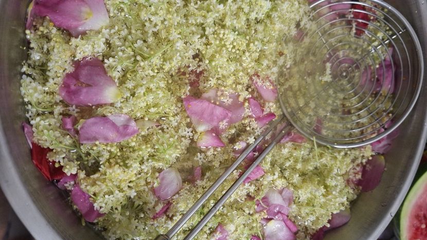  - În carantină muncind