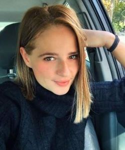 Adina. - Alege care este mai frumoasa