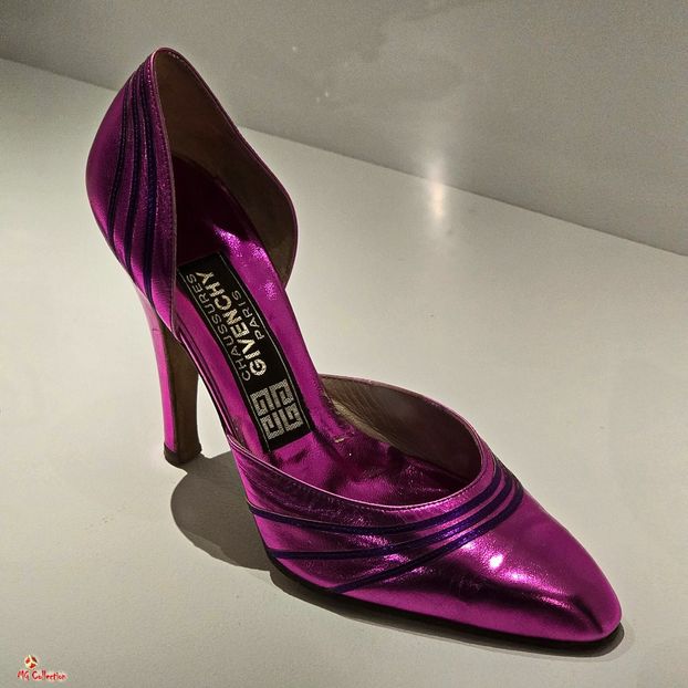 Bata Shues Museum in Toronto - A - DECO ART - CANADA