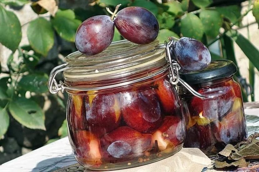  - Prune marinate cu usturoi