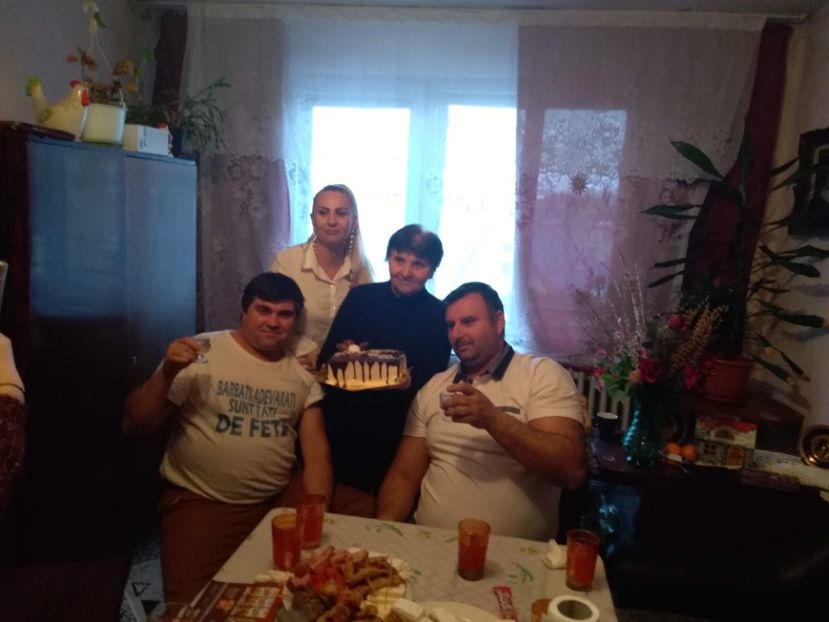  - Familia