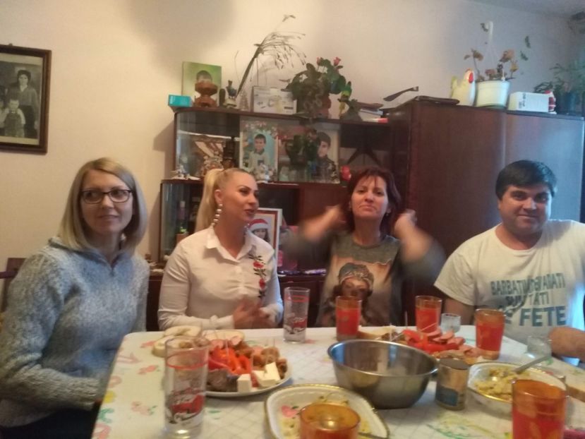  - Familia
