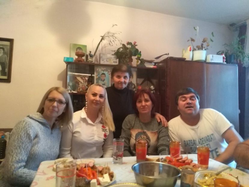  - Familia