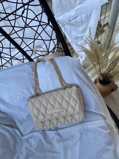  - Moschino piele ecologica