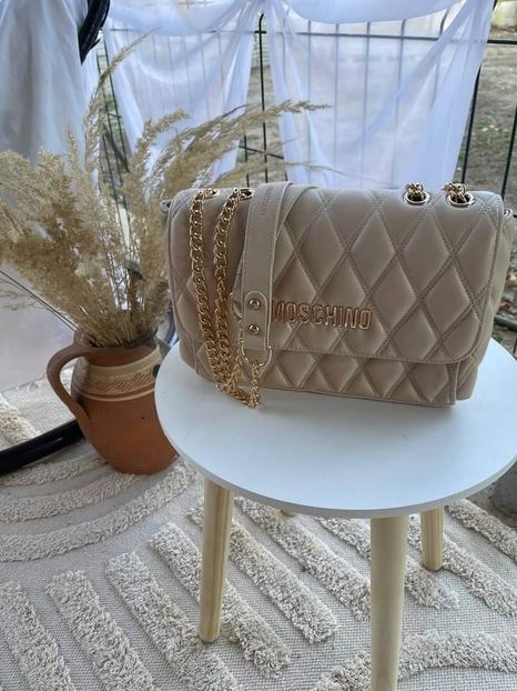  - Moschino piele ecologica