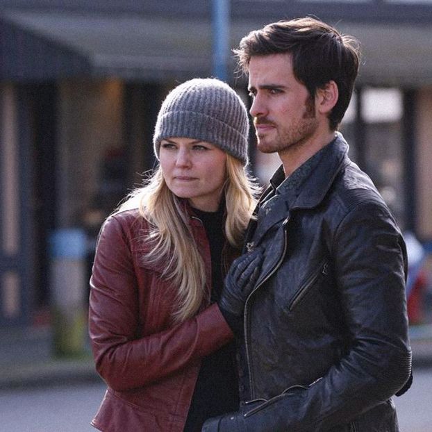 • crawlingback2me got Emma and Hook. - when i see you on those streets