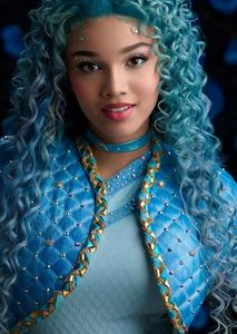 Chloe. - Alege fetele din Descendenti 4