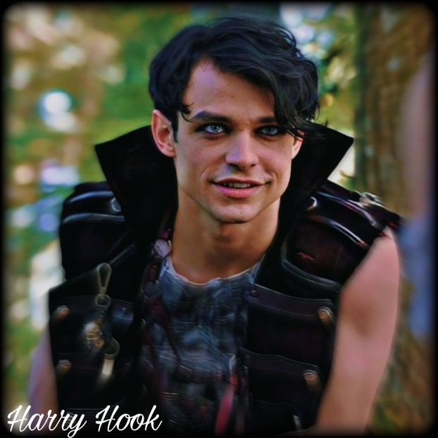 #QueenCyrusx ღ Harry Hook. - Maybe its a blessing in disguise