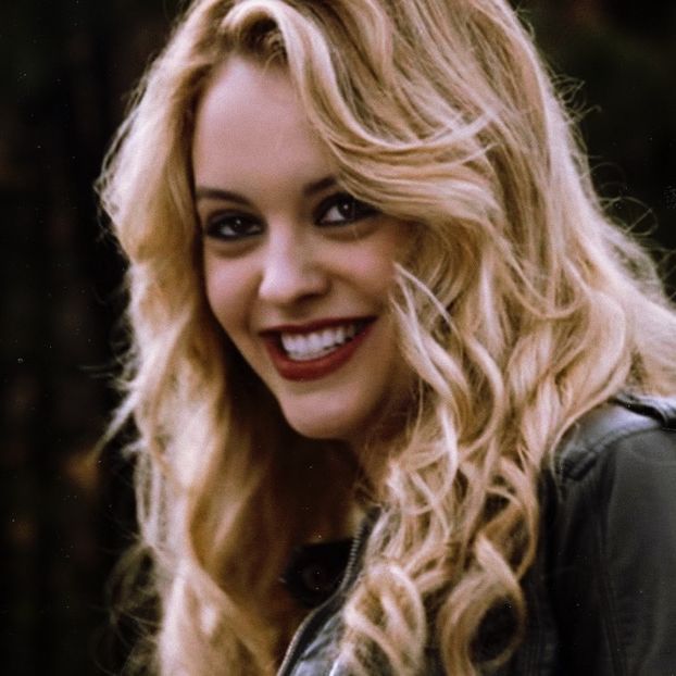 • HappyPill got Gage Golightly. - when i see you on those streets