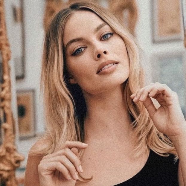 • QueenCyrusx’s b-day twin is Margot Robbie: July 2nd. - when i see you on those streets