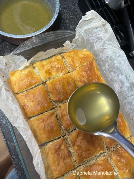 Baclava -insiropare - Baclava cu nuca