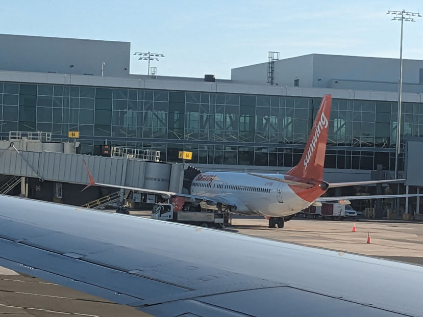 Sunwing - Companii aeriene