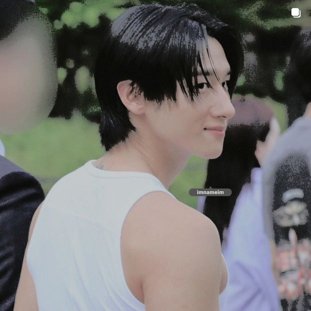 04.09.⠀⠀⠀ ✦ ꯭໋ 熱 t̟e̟n̟d̟e̟r̟♡uoᴉʇɔǝɟɟɐ. ̵ׄ ❵ - Mirrored Blind Playin