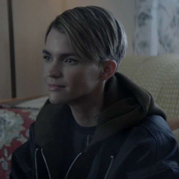 × ❝Hey sweetheart... acel tablou atasat pe tine te prinde, dar presupun - Eps 01 l Io e te come nelle favole