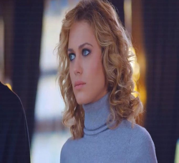 — ❝Mă rog, și ceilalți, nici ei nu sunt...❞ Explic eu fiindu-mi parcă lene să deschid gura, - Eps 01 l Io e te come nelle favole