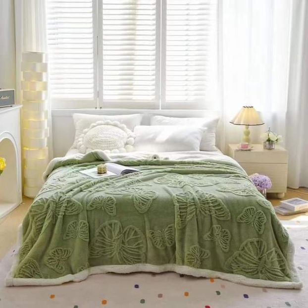  - Paturi cocolino cu dos plusat pentru pat dublu model cu fluturi gofrati