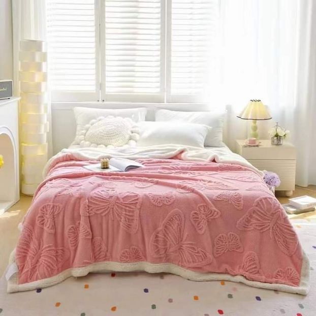  - Paturi cocolino cu dos plusat pentru pat dublu model cu fluturi gofrati
