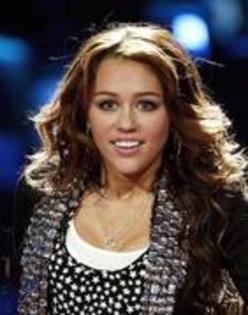10577645_TIFXKGCHF - Miley Cyrus