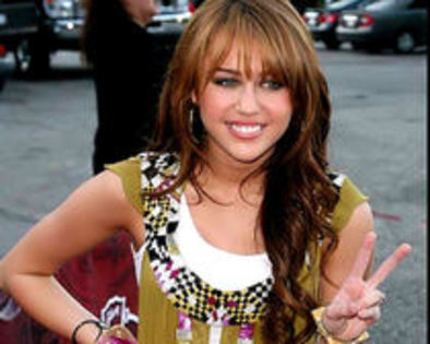 ZRJGGLEIBNTWMBRAJDF - Miley Cyrus