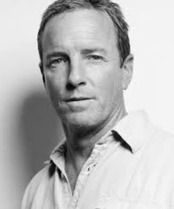 Cum sa îl mai indrum acum la 35 de ani ai lui? Sa îl mai bat iarasi cu furtunul de la mașina de - episodul 84