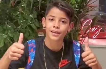 *se preface ca e mirat* S-au ascuns la ei in dormitor.. - episodul 84