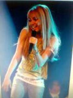 yeah toata lumeaa - Hannah Montana