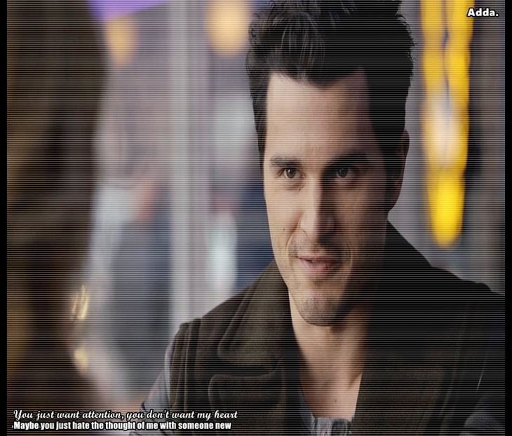 A zis mamica daca vrei vine sa te ajute. I-a crosetat un costumas in forma de rosie. Asa au avut - episodul 85