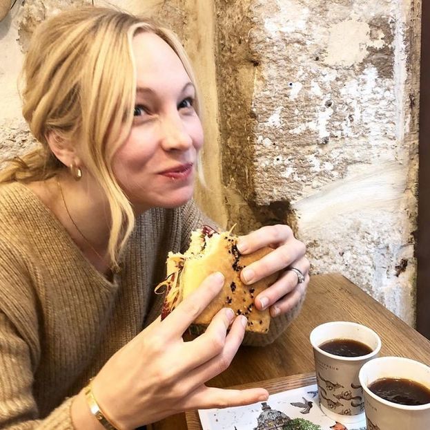 Alex, lasa copilul in pace. Razvan, poti sa te duci sus sa stai cu verisorii tai.Poate asa va si - episodul 85