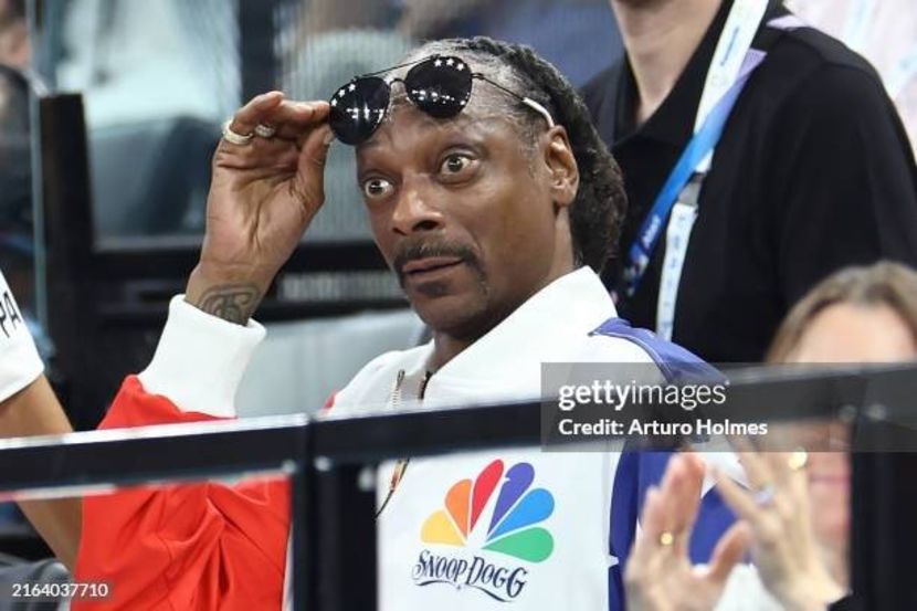 *isi da ochelarii jos idem poza*CE ZICI TU MA GAGIU NENO;ROCIT DESPRE FATA MEA? *da sa ii dea un - episodul 85