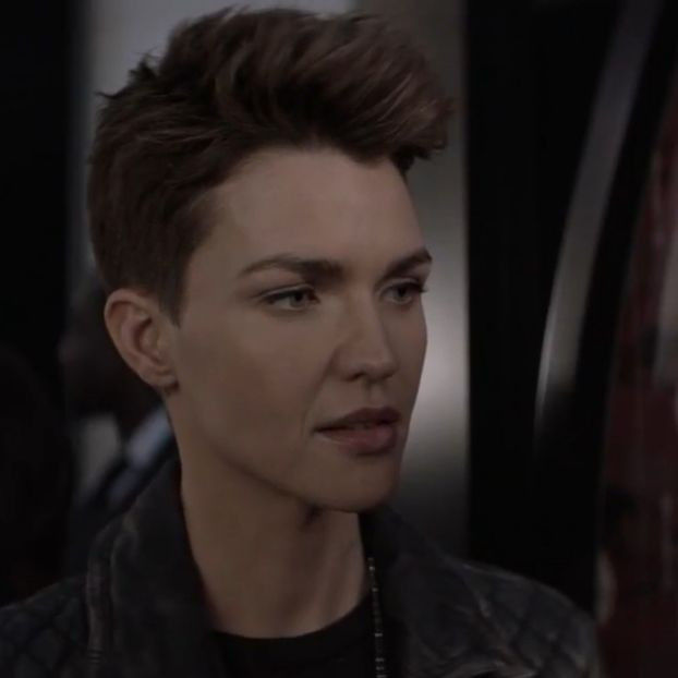 × pana nu aud ce scoate Alex pe gura..  ma uit lung la el incercand sa inteleg - Eps 01 l Io e te come nelle favole