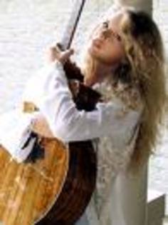 imagesCAHHIS66 - tAyLoR SwIfT