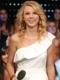 imagesCAIUSPQ3 - tAyLoR SwIfT